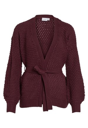 Cardigan en maille bordeaux avec motif texturé, manches longues bouffantes, poignets et ourlet côtelés, devant ouvert avec ceinture en tissu assortie nouée à la taille.
