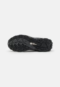 Suola in gomma nera con un motivo di battistrada testurizzato per una presa migliore, con un'etichetta logo di Jack Wolfskin integrata nel design.