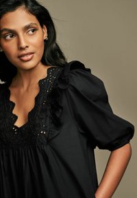 Laura Ashley REGULAR FIT - BRODERIE FRILL - Rochie de zi - black