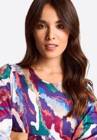 Rich & Royal MIT ABSTRAKTEM PRINT - Dnevna haljina - ruby red