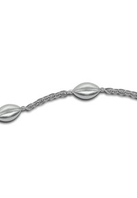 Bracelet en argent présentant des maillons ovales allongés et un design en chaîne, avec une texture polie et une finition lisse.