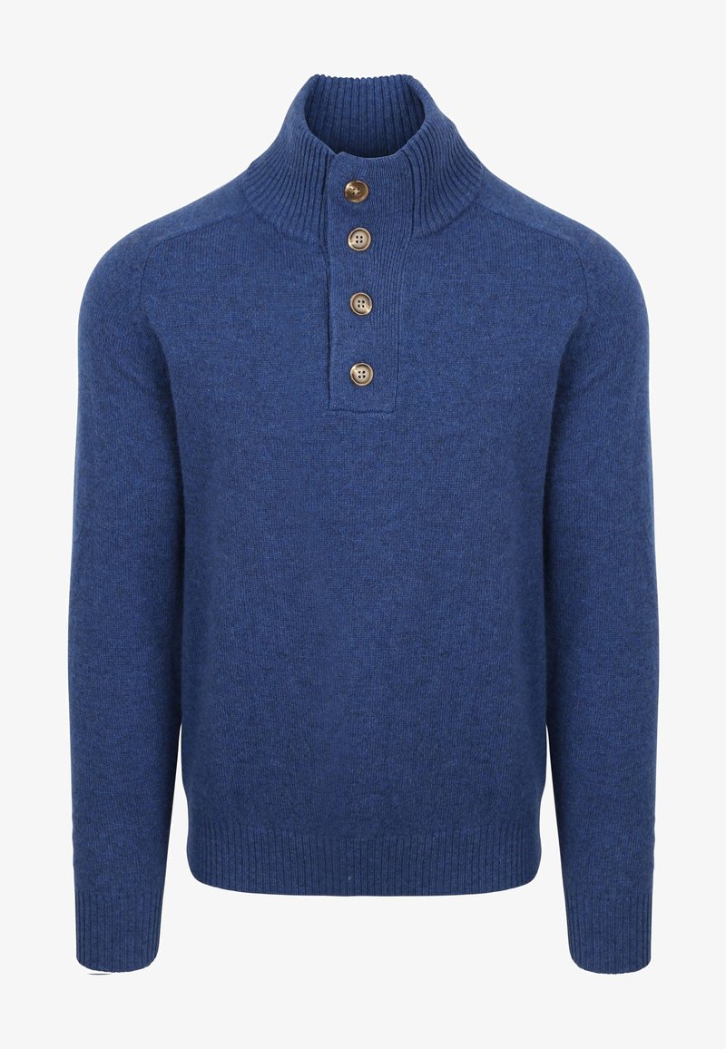 Blauwe gebreide trui met een hoge geribbelde kraag, voorzien van een vierknops sluiting. Gemaakt van een zachte stof met een gladde textuur en aangesloten mouwen.