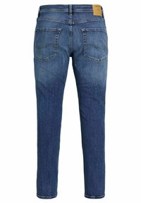 Jeans in denim blu con taglio dritto, lavaggio medio, cinque tasche e dettagli di cucitura sulle tasche posteriori. Etichetta in pelle sulla vita.