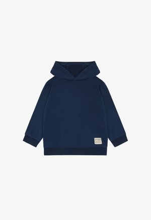 Marineblauer Hoodie mit langen Ärmeln, gerippten Bündchen und Saum, mit einem kleinen weißen rechteckigen Aufnäher unten links vorne.