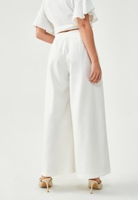 TUSSAH TAYLER  - Nohavice - white