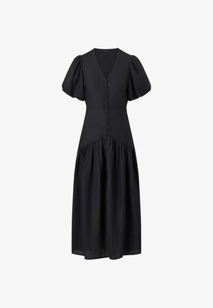 Czarna sukienka midi z dekoltem w serek, zapinana na guziki z przodu, z bufiastymi rękawami, dopasowaną talią i marszczonym dołem.