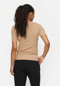 Soft Rebels SRFENJA - Pamata T-krekls - tigers eye