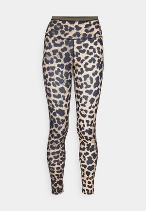 Legging s uzorkom leoparda s visokim pojasom, izrađene od glatkog, rastezljivog materijala u bež i crnim tonovima. Dizajnirane za udobnost i pokretljivost.