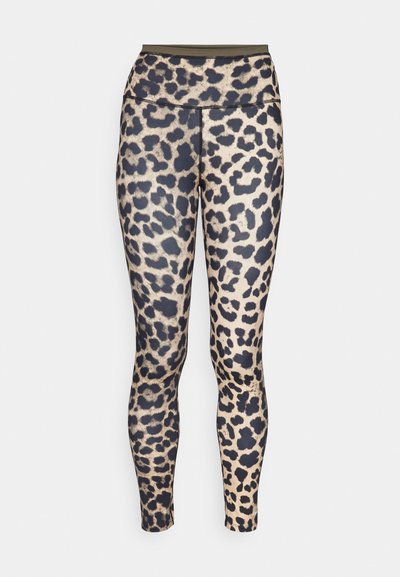 Leggings z leopardjim vzorcem z visokim pasom, narejene iz gladkega, elastičnega materiala v bež in črnih tonih. Oblikovane za udobje in gibljivost.