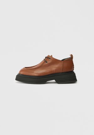 BROGUE - Kasdieniai suvarstomi batai - brogue