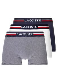 Sett med tre boksershorts med design i svart og hvitt stripete, marineblå og ensfarget hvit, med elastisk Lacoste-merke på livet.
