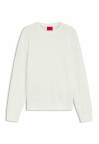 Weißer gestrickter Pullover mit einem strukturierten Zickzackmuster, rundem Halsauschnitt und gerippten Bündchen und Saum. Markenlabel in Rot am Kragen.