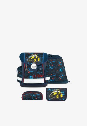 Kinderrucksack-Set mit blauem und rotem digitalem Tarnmuster, mit gelben Traktor-Grafiken auf Tasche, Geldbörse und Federmäppchen.