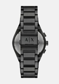 Reloj de pulsera de acero inoxidable negro con acabado mate, caja rectangular, pulsera de eslabones y logotipo grabado en el cierre.