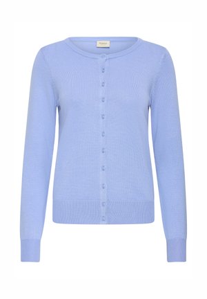 Šviesiai mėlynas kardiganas, pagamintas iš minkštos megztos medžiagos, su apvalia iškirpte, ilgomis rankovėmis, sagomis priekyje ir ribotais rankogaliais bei apačia.