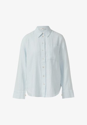 Hellblaues, langärmliges Hemd mit Knopfleiste, dünnen weißen vertikalen Streifen, einer Brusttasche und spitzem Kragen.