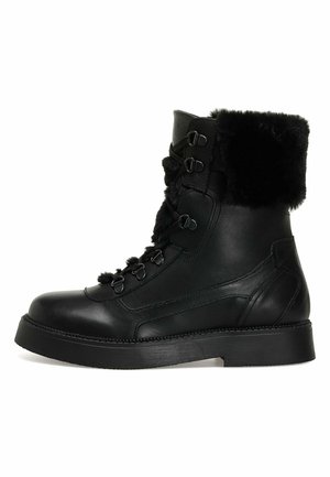 Nine West Stivali Donna Glitch A Metà Polpaccio – Tacco A Spillo 7,8 Cm, Pelle Scamosciata, Nero, 39 EU