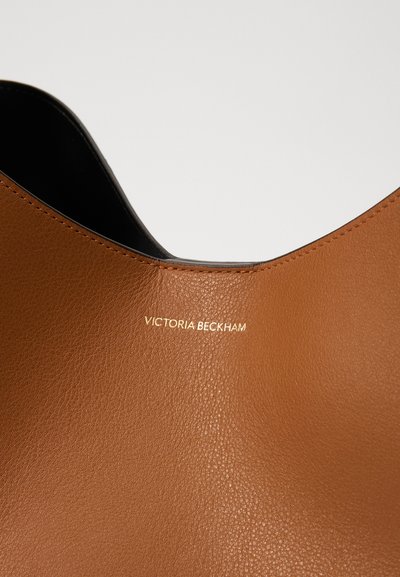 Victoria Beckham DIA HOBO BAG - Kézitáska - light tan