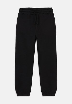 Schwarze Jogginghosen mit elastischem Bund und Kordelzug, tapered Beine mit elastischen Bündchen, flach auf weißem Hintergrund ausgelegt.