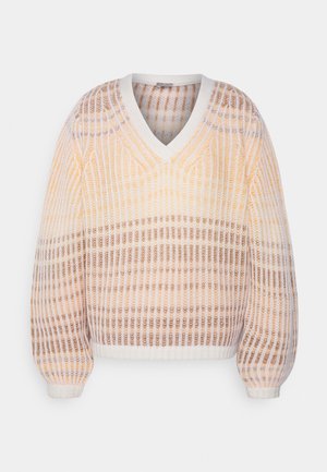 Pull en maille à col en V avec texture côtelée en rayures dégradées crème, beige et brun clair, avec manches longues bouffantes et poignets ajustés.
