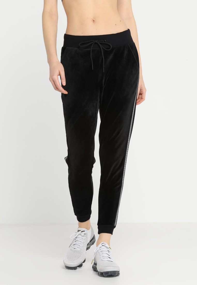 Hunkemöller SLIM PANT VELOUR Joggebukse blacksvart Hunkemöller SLIM PANT VELOUR Joggebukse blacksvart