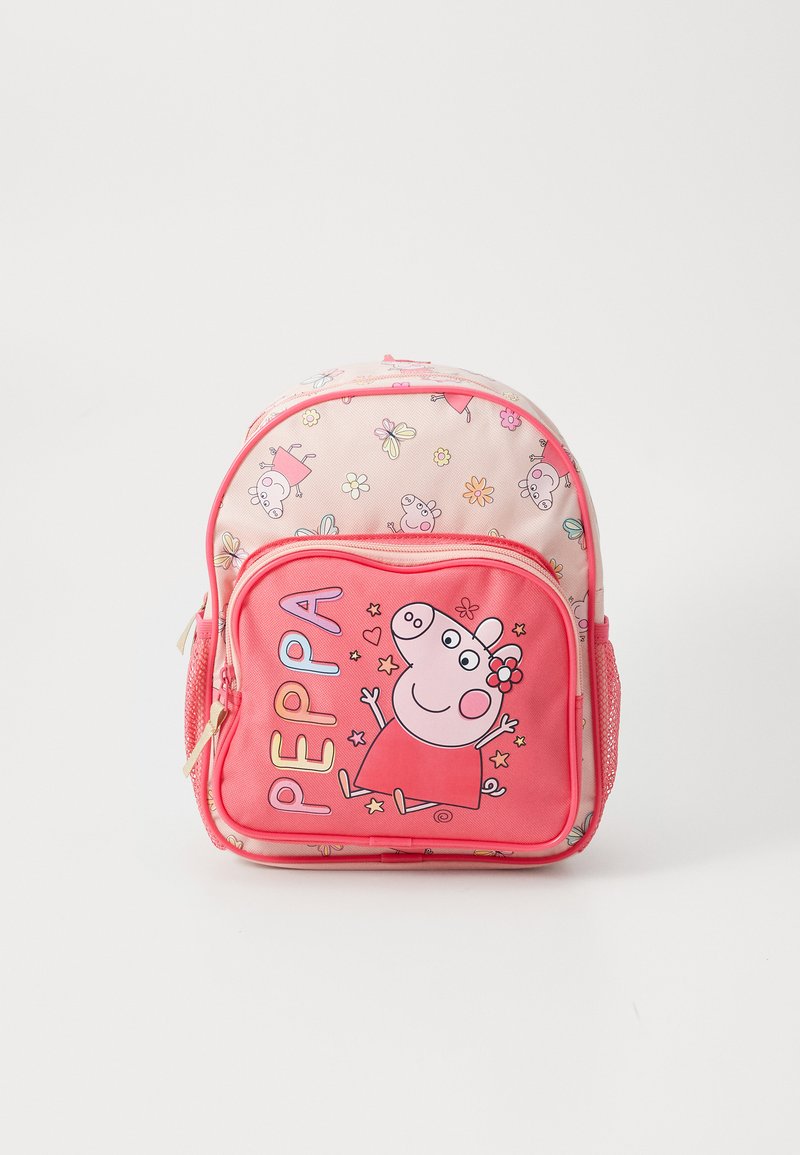 Mochila infantil pequena rosa com o personagem Peppa Pig e padrões florais e de borboletas sobre um fundo simples.