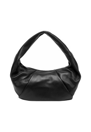 Zwarte leren tas met een unieke gebogen vorm en een brede, zachte handgreep. Beschikt over een ritssluiting en een zachte textuur met subtiele plooien.