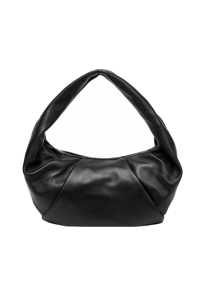 Borsa in pelle nera con una forma curva unica e una maniglia larga e morbida. Presenta una chiusura con zip e una texture liscia con pieghe sottili.