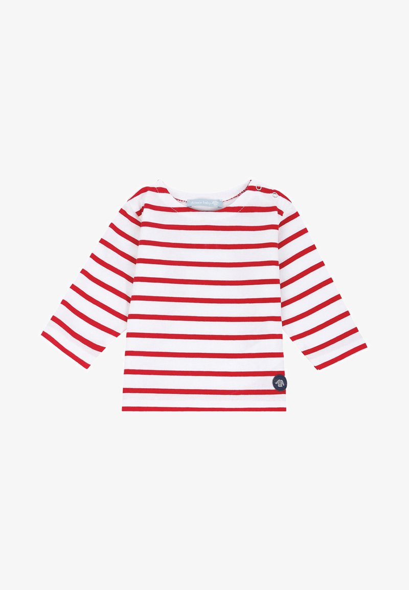 Chemise à rayures rouges et blanches à manches longues avec un col rond et un détail de bouton à l'épaule. Présente un petit patch logo bleu marine au bas.