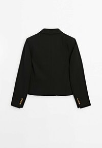 Musta lyhyt takki, jossa on lovettu kaulus, pitkät hihat ja kultaiset nappikoristeet hihojen manseteissa. Sileä kangas ilman kuvioita. Takakuvassa.