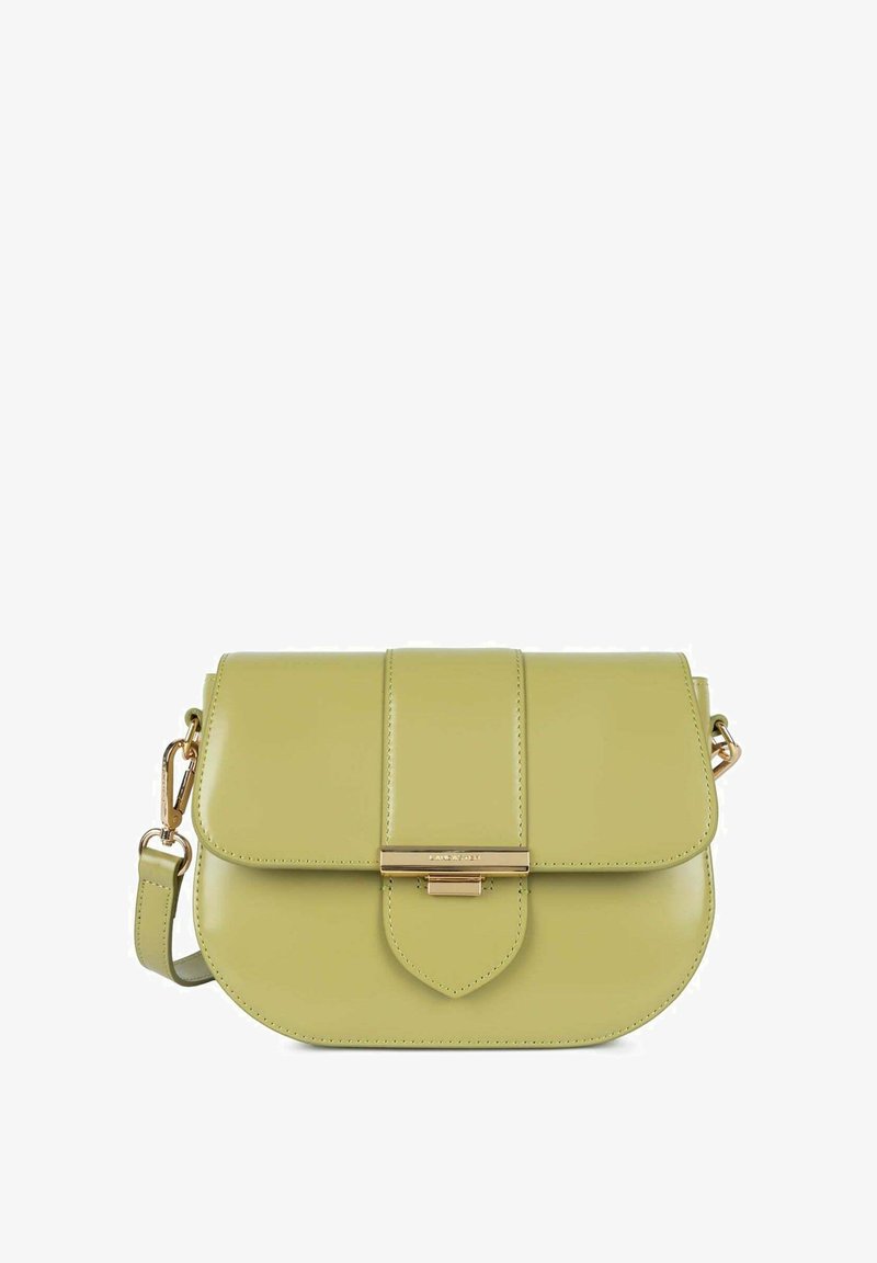 Borsa a tracolla in pelle verde pallido, lucida, con chiusura a pattina, accessori in oro e tracolla removibile. Presenta dettagli cuciti e base arrotondata.