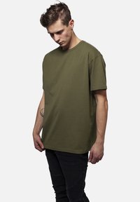 Urban Classics Základné tričko - olive