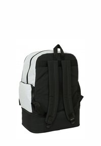 Zaino bianco e nero realizzato in tessuto resistente, dotato di spallacci imbottiti, un motivo testurizzato e un comparto principale con zip.