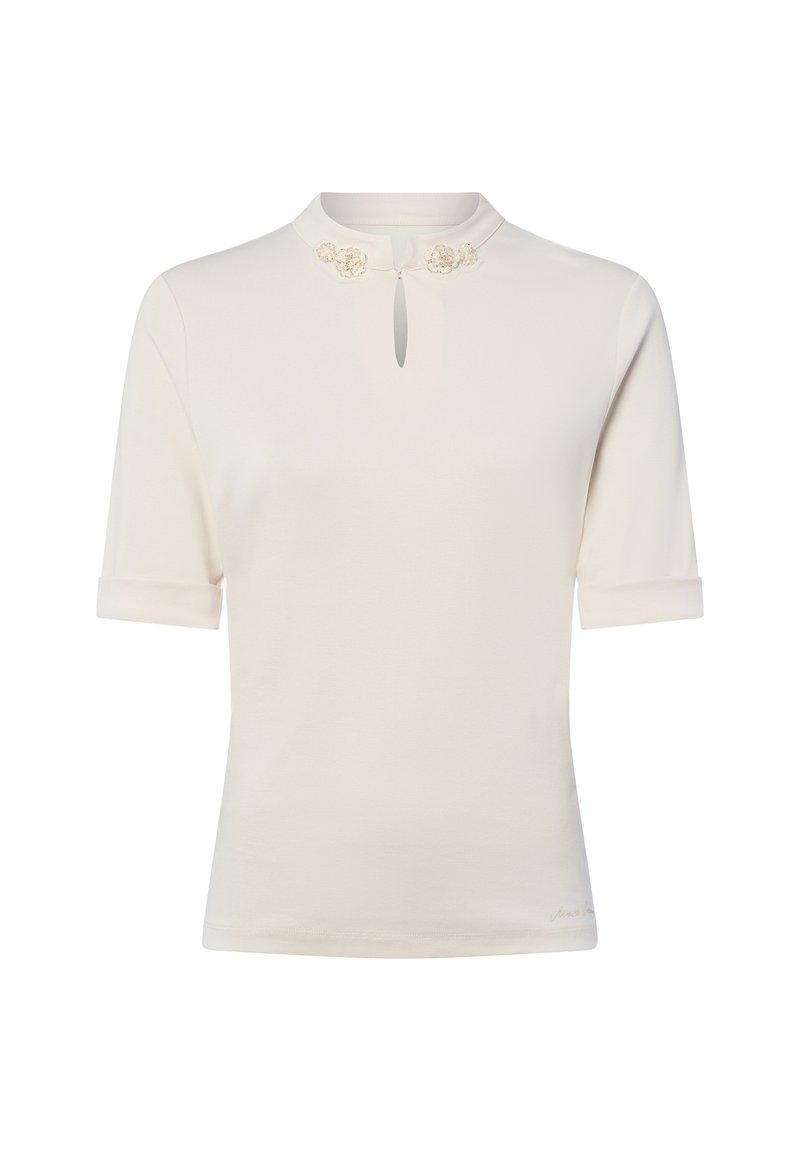 Crèmekleurig shirt met korte mouwen en een opstaande kraag, versierd met decoratieve bloemen bij de halslijn en een sleutelgatopening aan de voorkant.