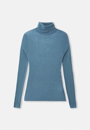 Top de cuello alto en suave tejido acanalado, con mangas largas y un corte ajustado. El color es un azul apagado, con una textura suave en toda su superficie.