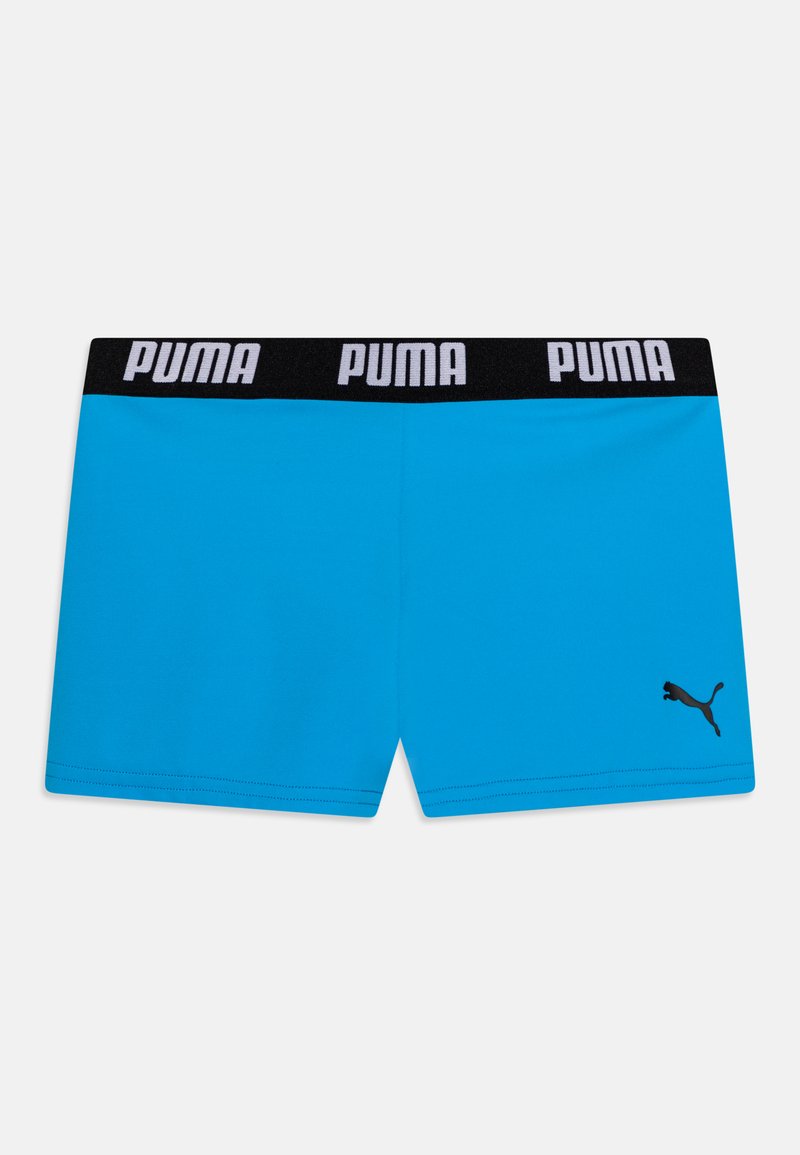 Tyrkysové športové šortky s čiernym elastickým pásom, na ktorom je biele logo "PUMA" a malý čierny emblém pumy na boku.