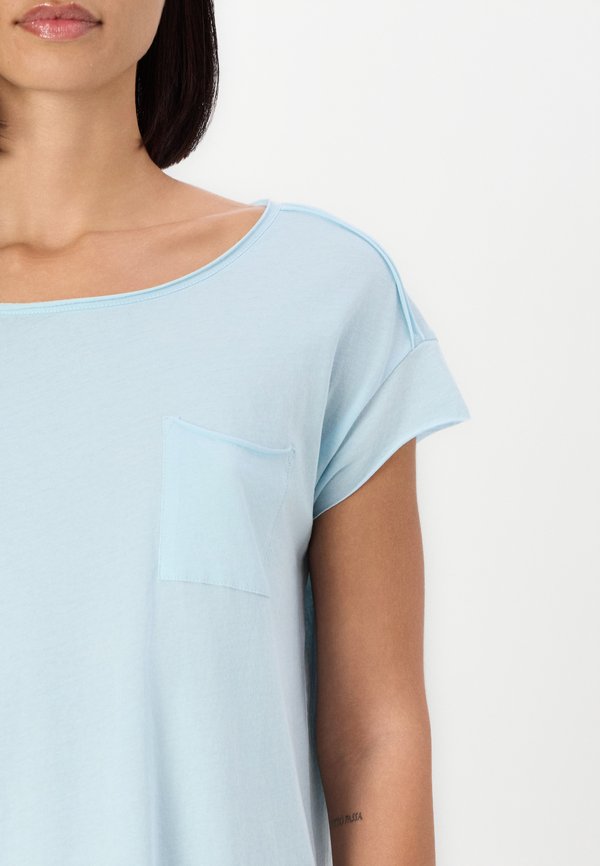 CHEST POCKET - Basic T-shirt3