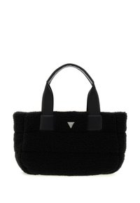 Czarna torebka teksturowa wykonana z puszystego materiału z gładkimi czarnymi paskami i trójkątnym logo. Prostokątny kształt z miękkim wykończeniem.