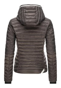 Doudoune matelassée gris foncé avec couture horizontale, taille ajustée, poignets côtelés et capuche rembourrée attachée, vue de dos.