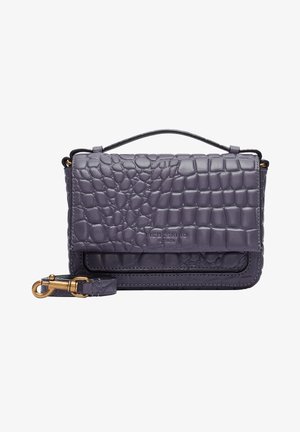 Fioletowa torebka z tłoczonej skóry krokodyla z górnym uchwytem i odpinanym paskiem z zapięciem w kolorze złotym.