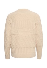 Beige gestrickter Pullover mit einem strukturierten Rautenmuster und geripptem Saum. Breite Ärmel und ein runder Halsausschnitt runden das Design ab.