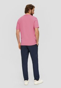 s.Oliver MIT V-AUSSCHNITT - T-shirt basic - rosa