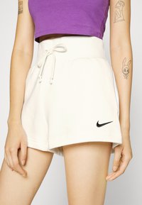 Nike Sportswear SPORTSWEAR PHOENIX FLEECE - Calções - white