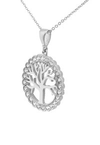 Sølvvedhængsneklase med et indviklet trædesign inden i en oval ramme, accentueret med en kant af små, klare krystaller.