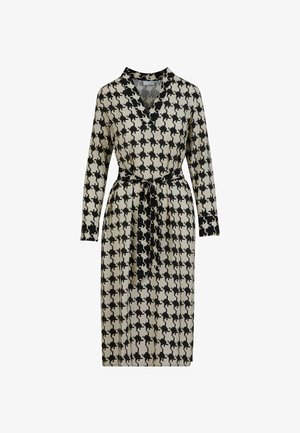 Langermet midi-kjole i svart-hvitt hundetannmønster med V-hals og matchende belte til å knyte i livet.