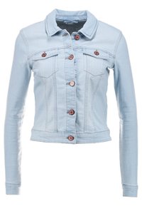 Ljusblå denimjacka med långa ärmar, knäppning, två bröstfickor och kontrasterande bruna knappar. Lätt kortare design.