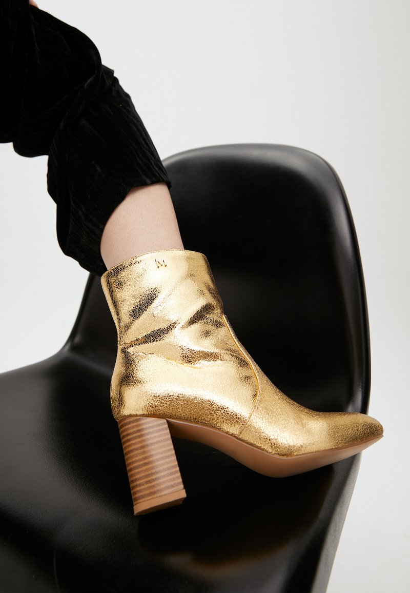 LOLA CASADEMUNT Botines - gold