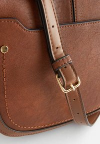 Next SADDLE STANDARD - Olkalaukku - tan brown