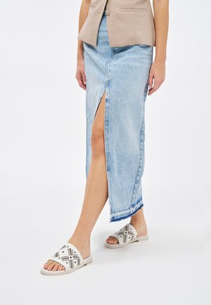 LASER-ETCHED - Badslippers - white