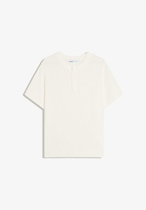 Maglietta a maniche corte in maglia coste color crema con scollo tondo e patta con tre bottoni, distesa su sfondo bianco.